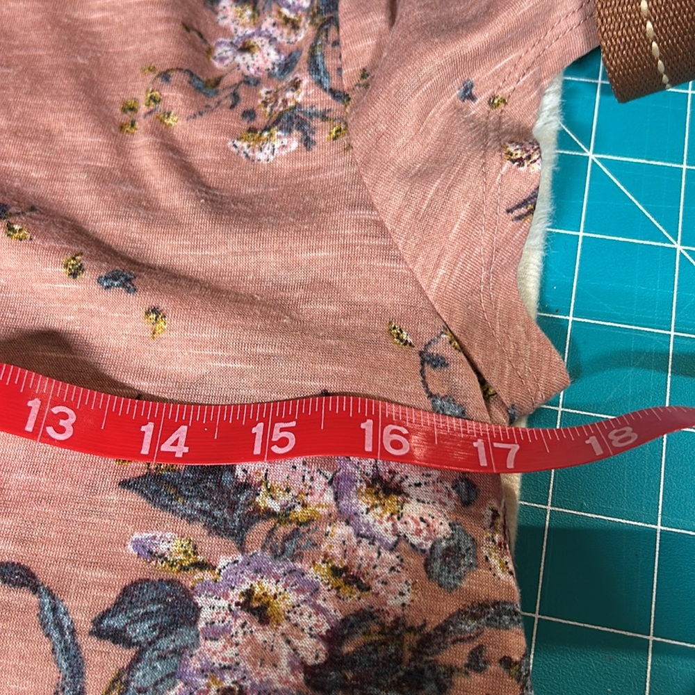 Ladies top - Picture 4 of 6